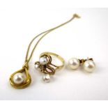 A 9ct yellow gold flat curblink necklace suspending a teardrop shaped pendant set pearl,