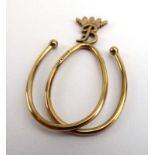 A 9ct yellow gold clip with coronet and 'B' finial, hallmarked for London 1973, l. 5.3 cm, 8.