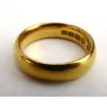 A 22ct yellow gold wedding band, hallmarked for Birmingham 1912, ring size M, 8.