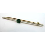 A 15ct yellow gold bar brooch set circular green coloured stone, w. 6.5 cm, 3.