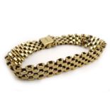 A 9ct yellow gold bricklink bracelet, 21.