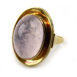An 18ct yellow gold ring set oval cabochon rose quartz, ring size P, 5.
