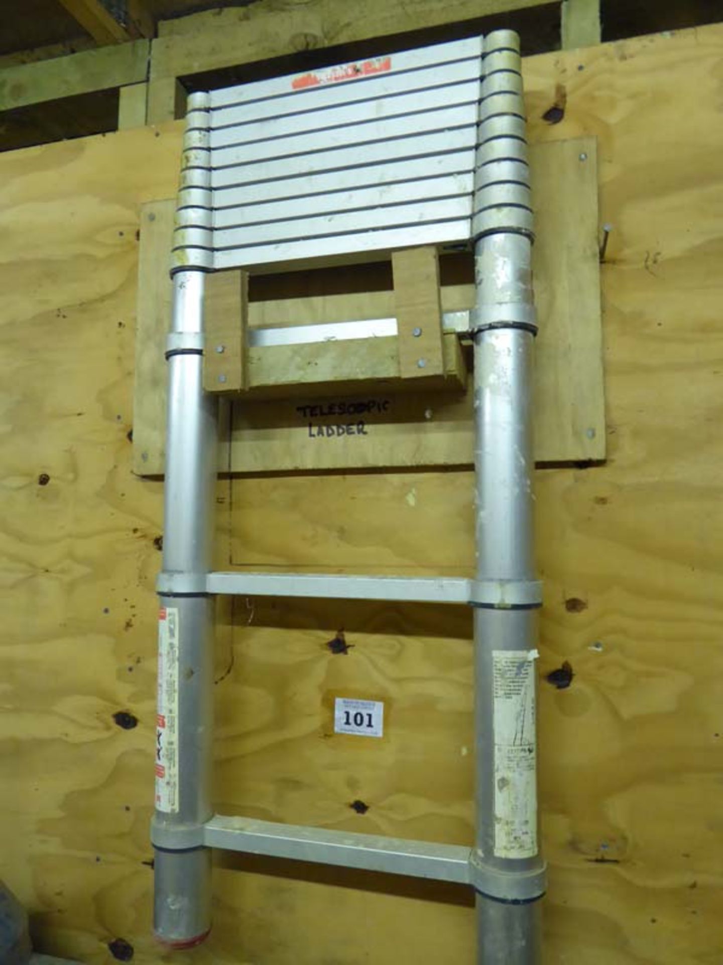 Aluminum telescopic ladder