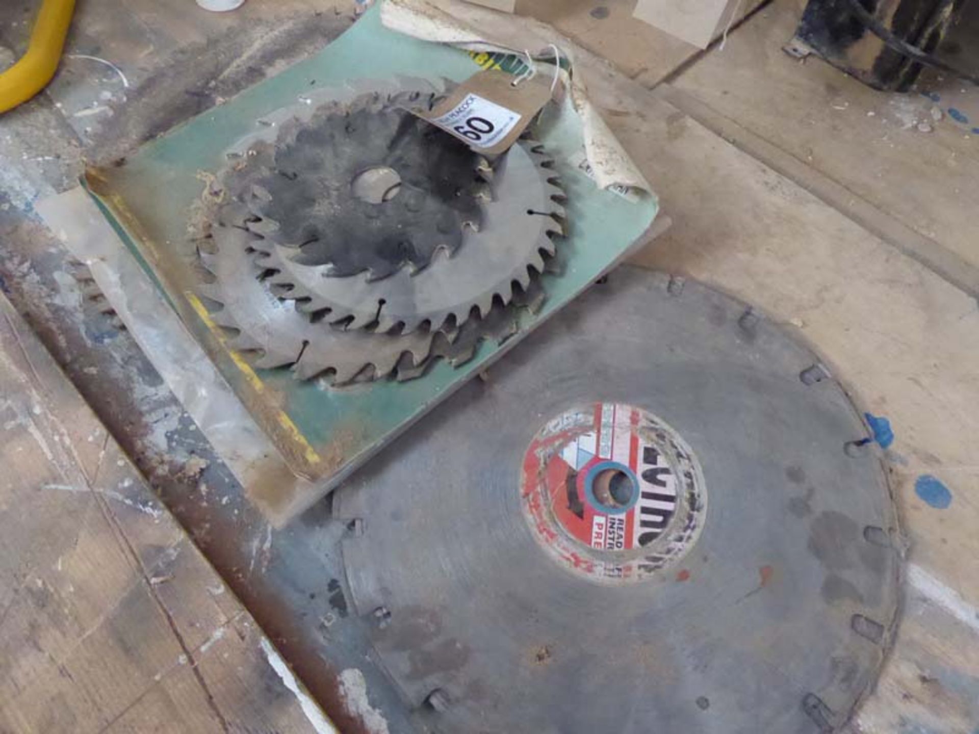 Range of circular saw blades and disc cutter blades