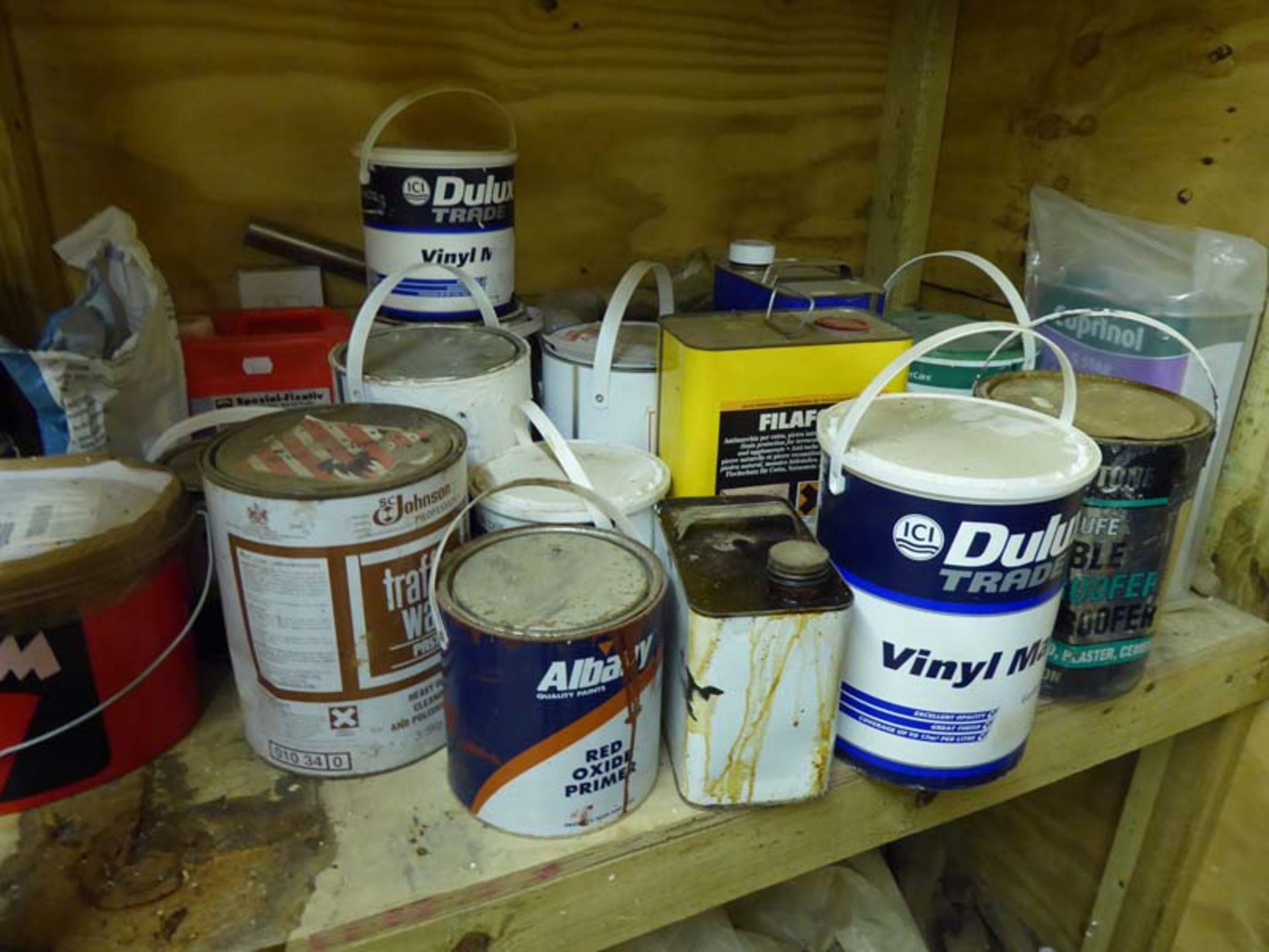 Miscellaneous safety fencing, piping, work bench, safety helmets, paint and other builders items - Image 2 of 6