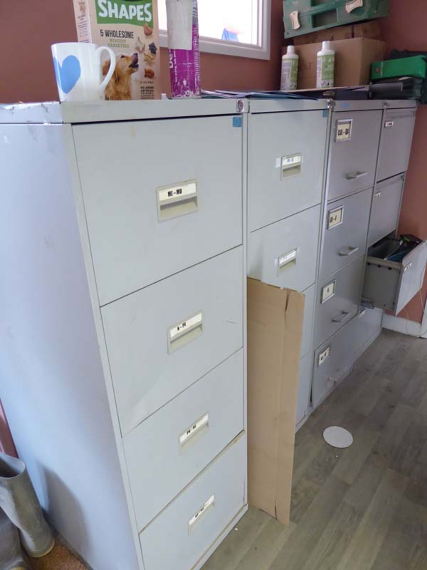 The office furniture comprising 3 radial desks in beech finish, 5 steel 4 drawer filing cabinets, - Image 4 of 4