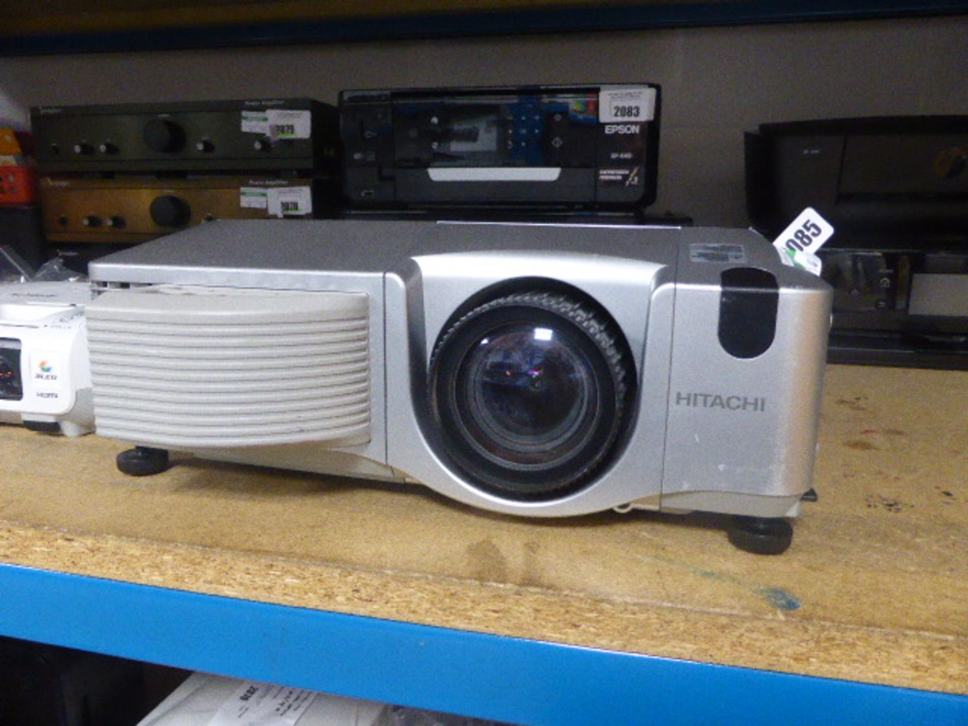2096 Hitachi CP-X 505 projector