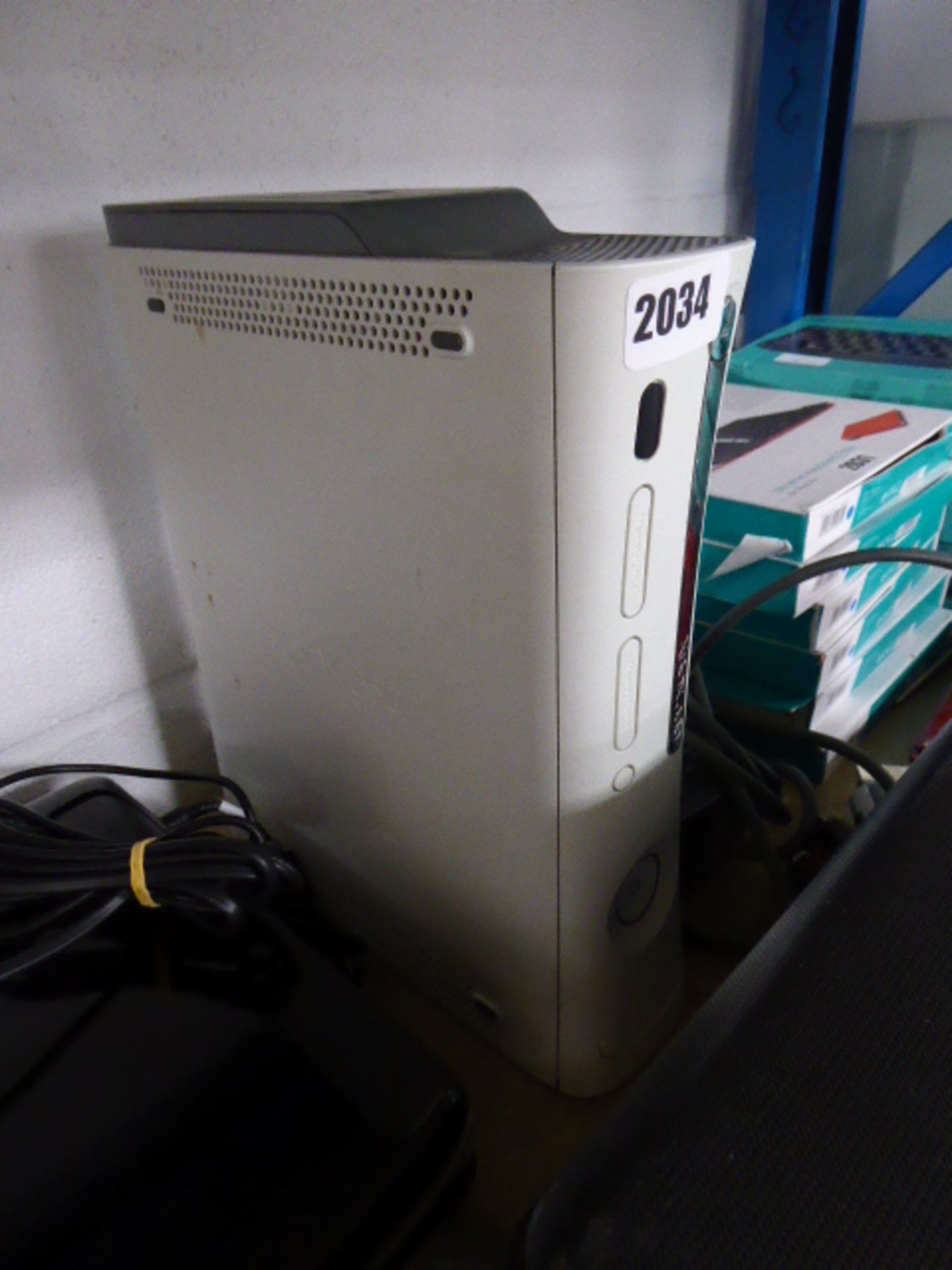 2063 Xbox 360 console in white with power supply