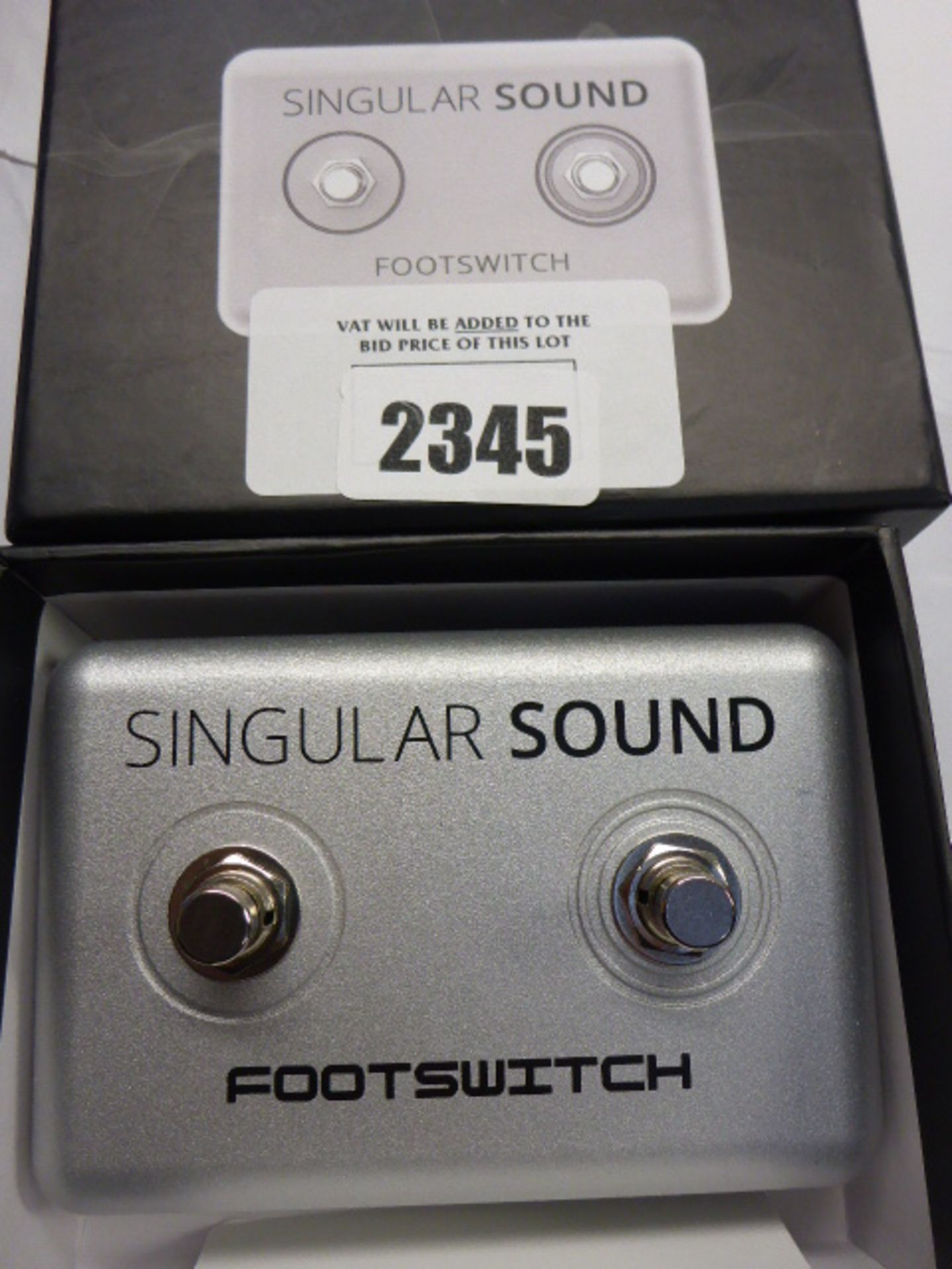 Singular sound Dual momentary footswitch.