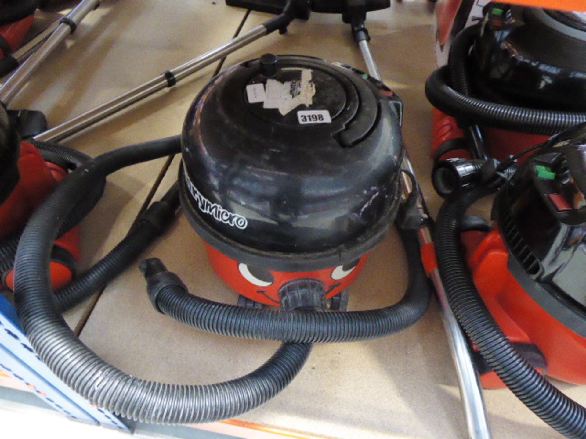 Henry micro vacuum cleaner with pipe no pole