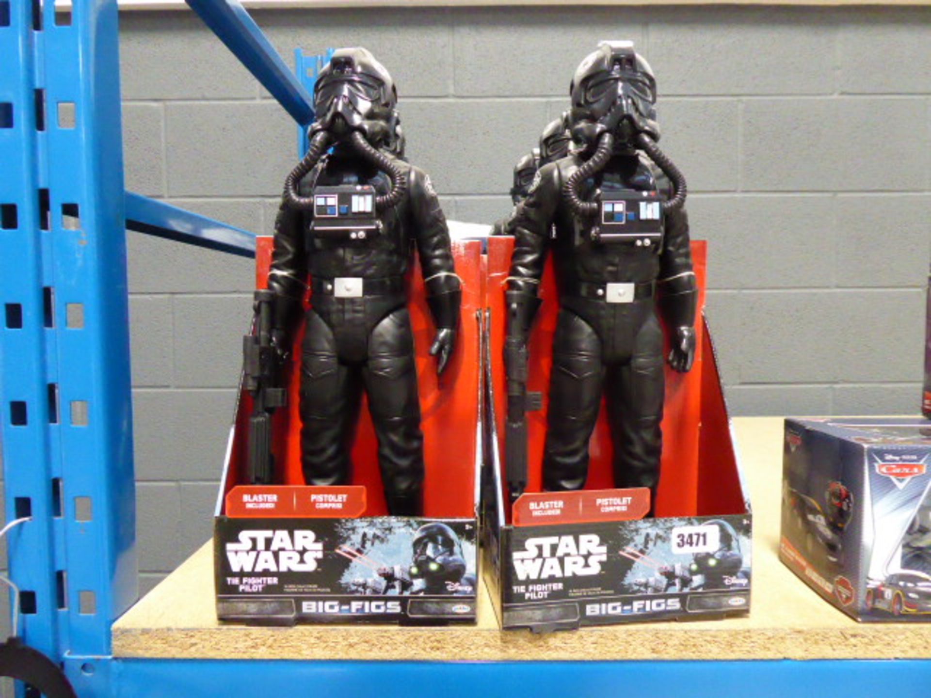 Two Star Wars fighter pilot figures