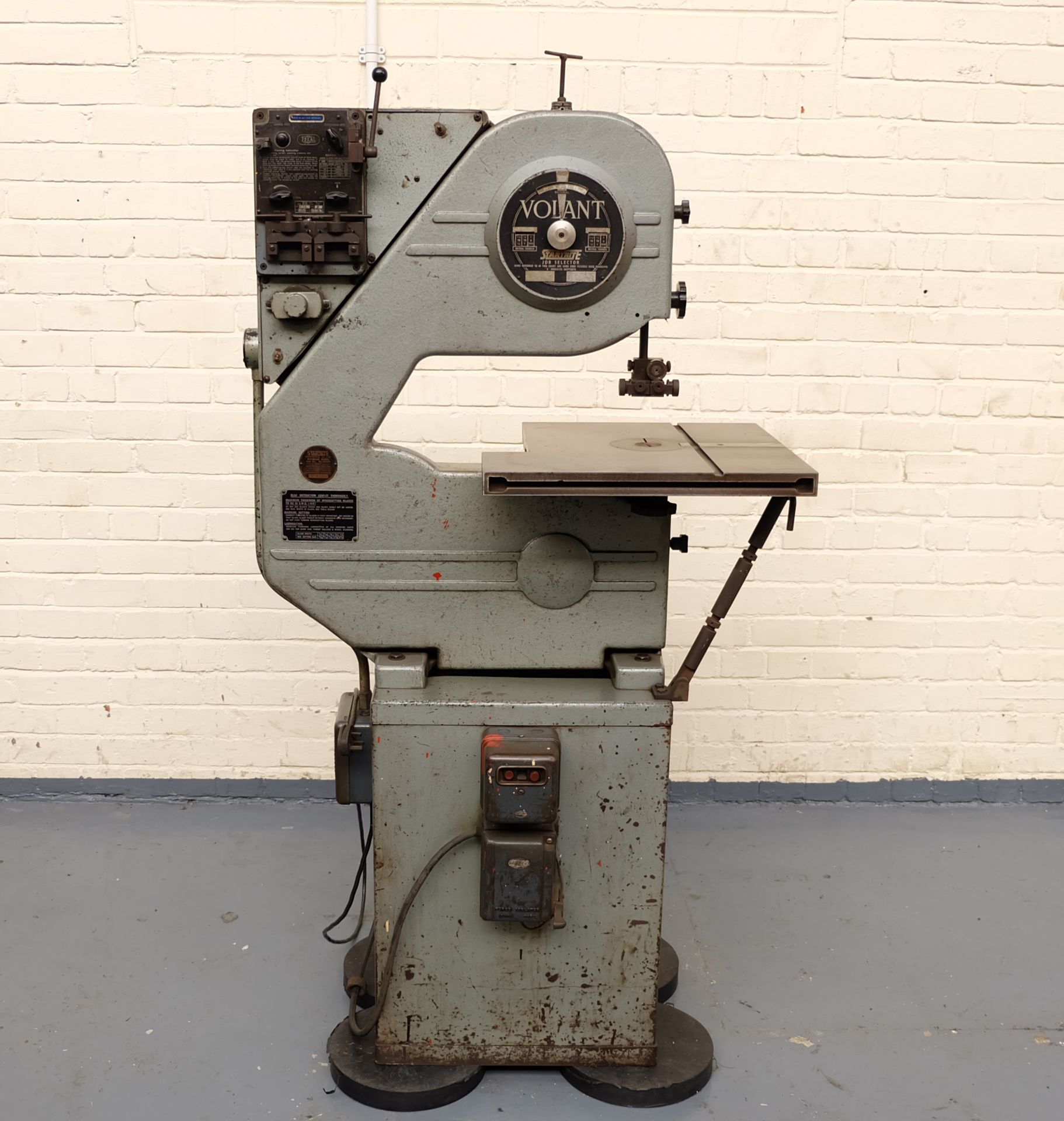 A STARTRITE Volant Vertical Bandsaw, Throat 18in,