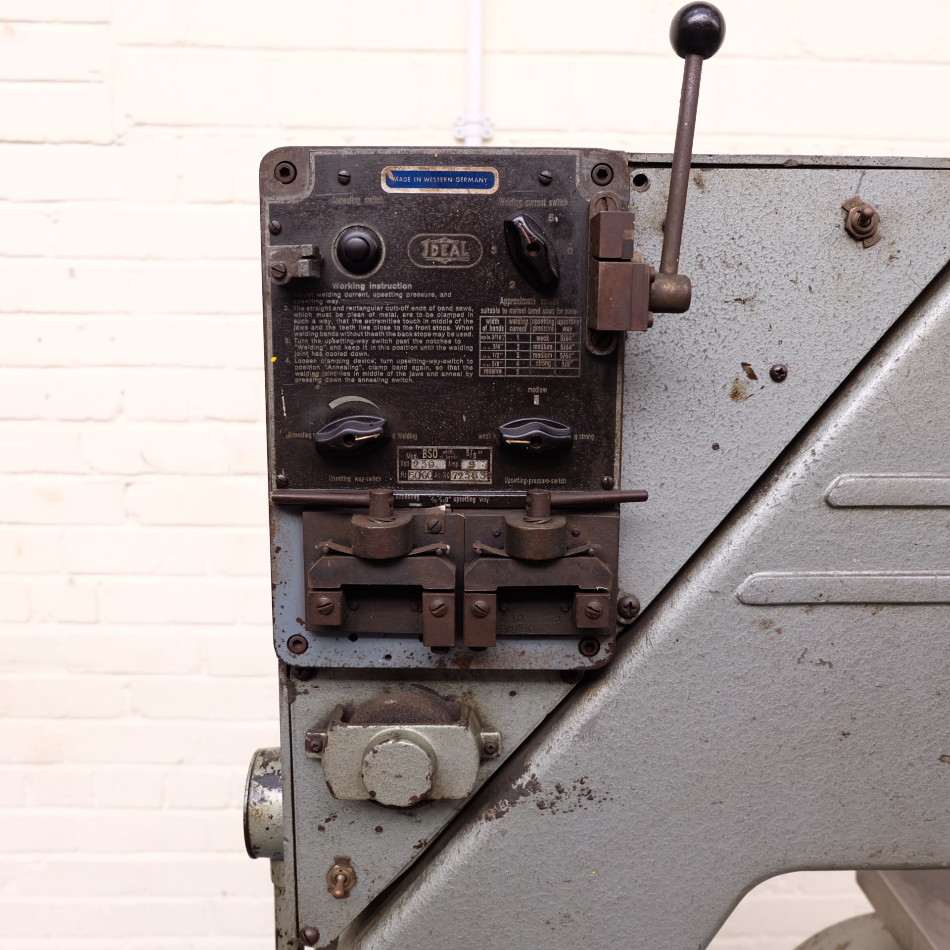 A STARTRITE Volant Vertical Bandsaw, Throat 18in, - Image 5 of 7