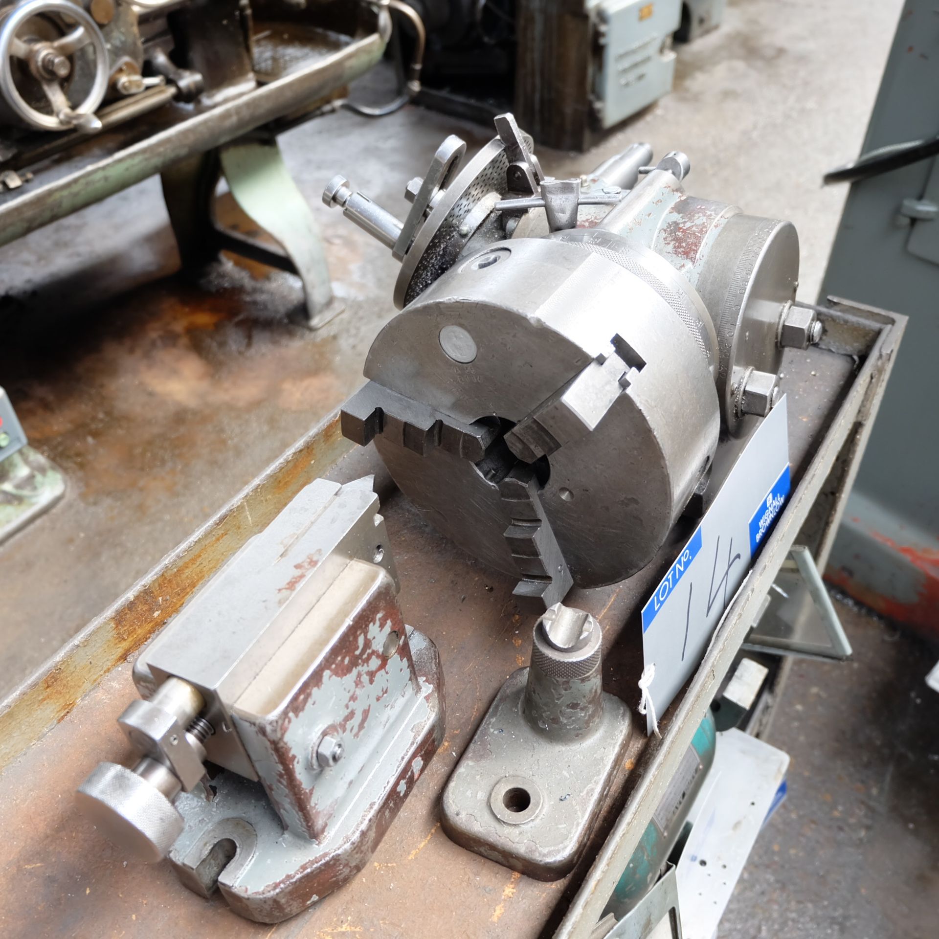 A Hero Dividing Head with Tailstock: 7.5in chuck dia, 5in centre height. - Image 2 of 3