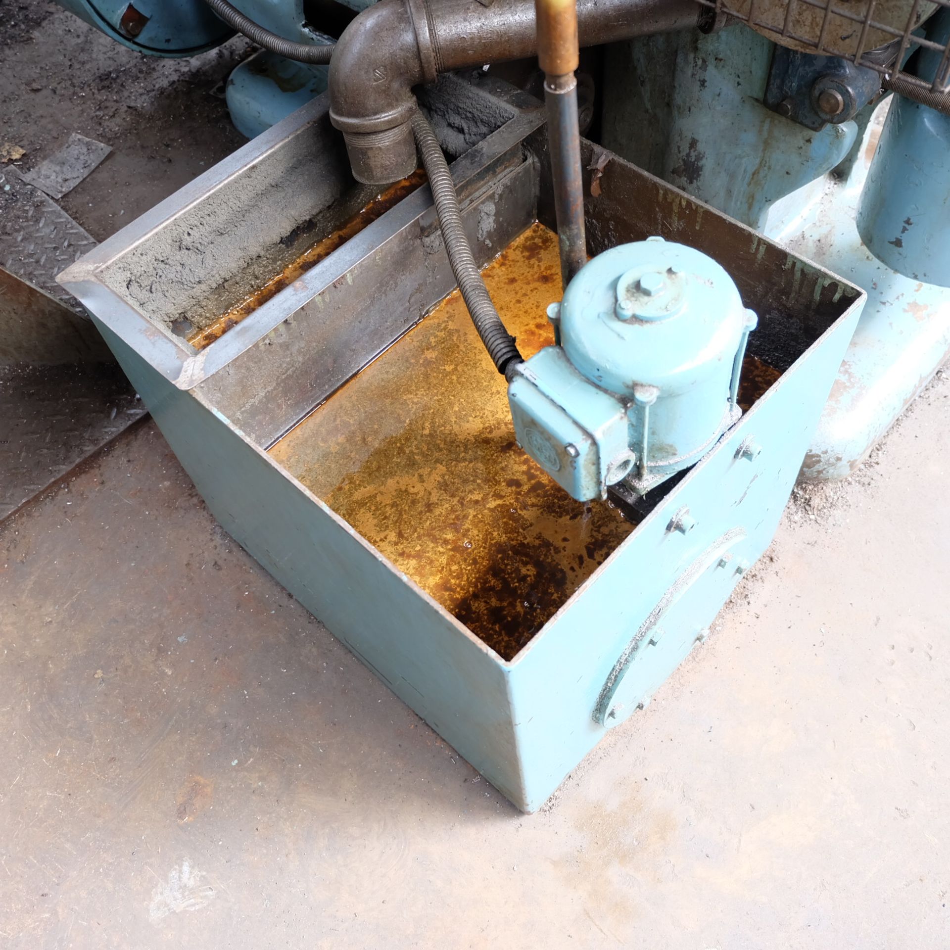 A Heald No.22 Rotary Ring Grinder, 13.5in magnetic chuck with coolant tank. - Image 5 of 5