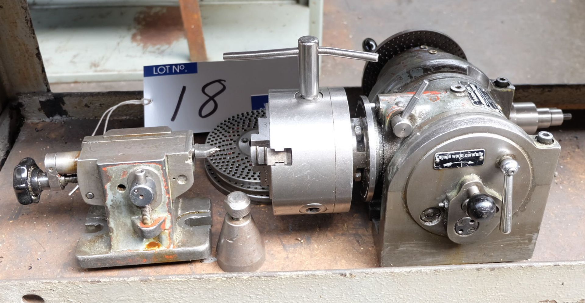 A Walter UTA100E Dividing Head No.3753 with Tailstock: 4in 3 jaw chuck, 4.5in centre height.