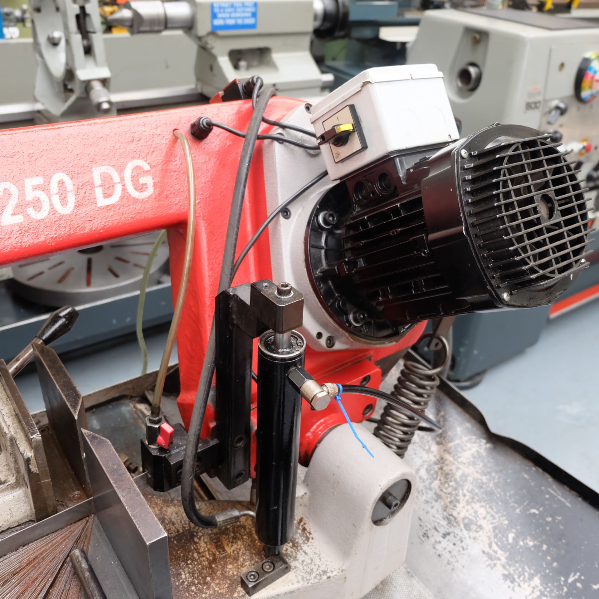 A Bomar Type 320.250 DG Double Mitre Horizontal Bandsaw, Capacity Round 250mm, At 90 Degrees 230mm - Image 3 of 6