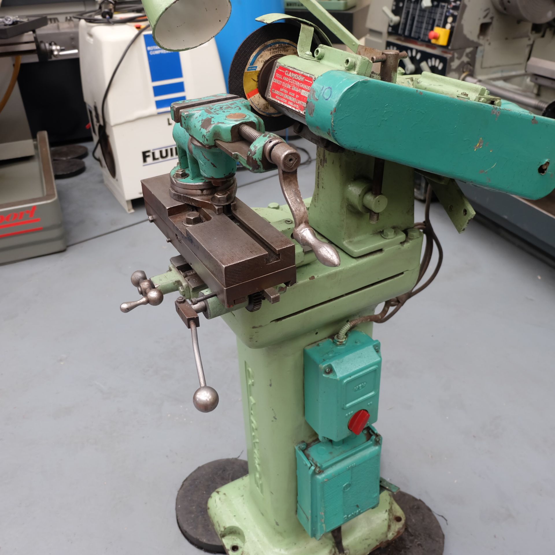 A Clarkson Mk1 Tool & Cutter Grinder, Capacity 12in x 6in Diameter with Universal Grinding Vice. - Image 4 of 6