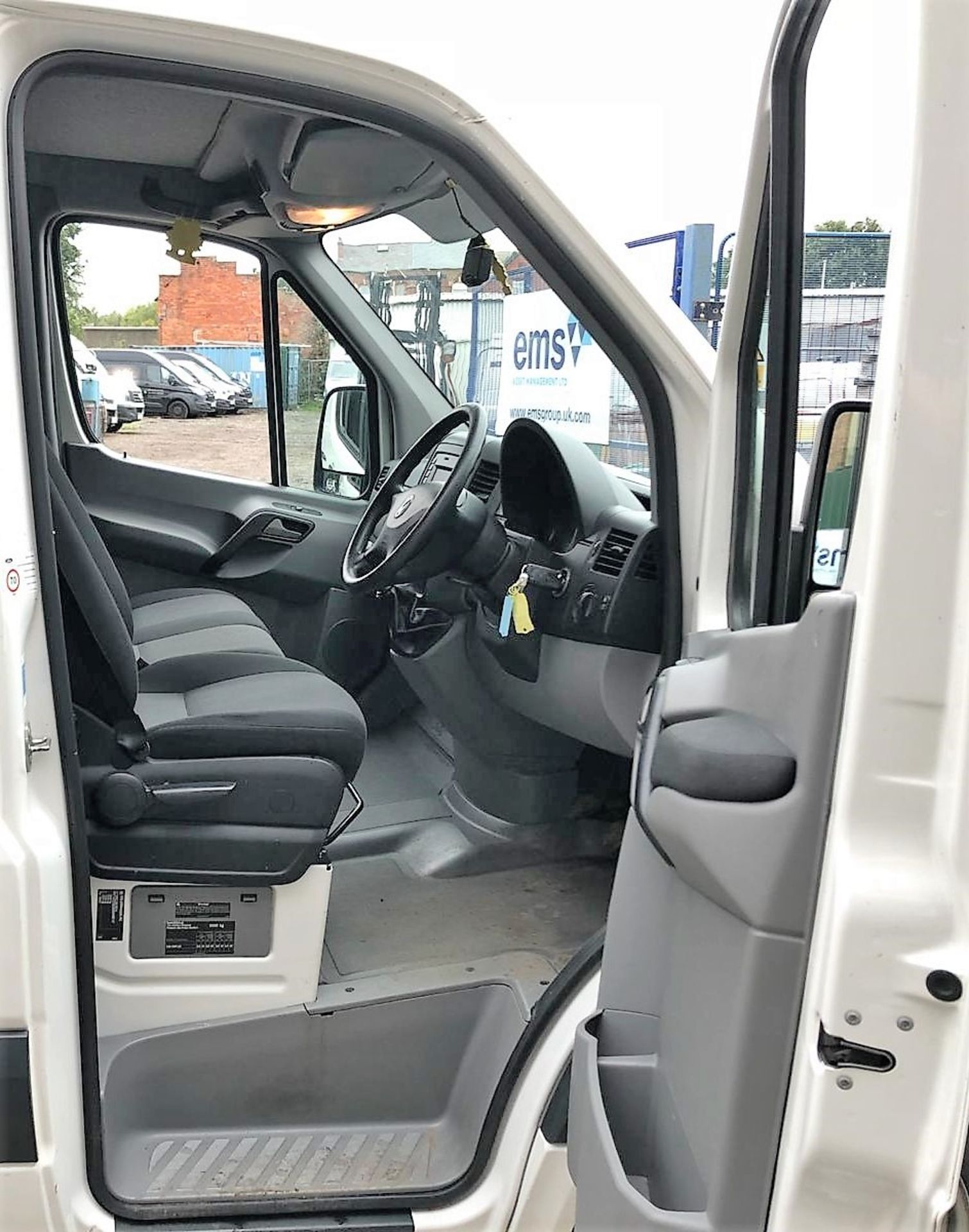 A Volkswagen Crafter CR35TDI MWB Refrigerated Pane - Image 5 of 11