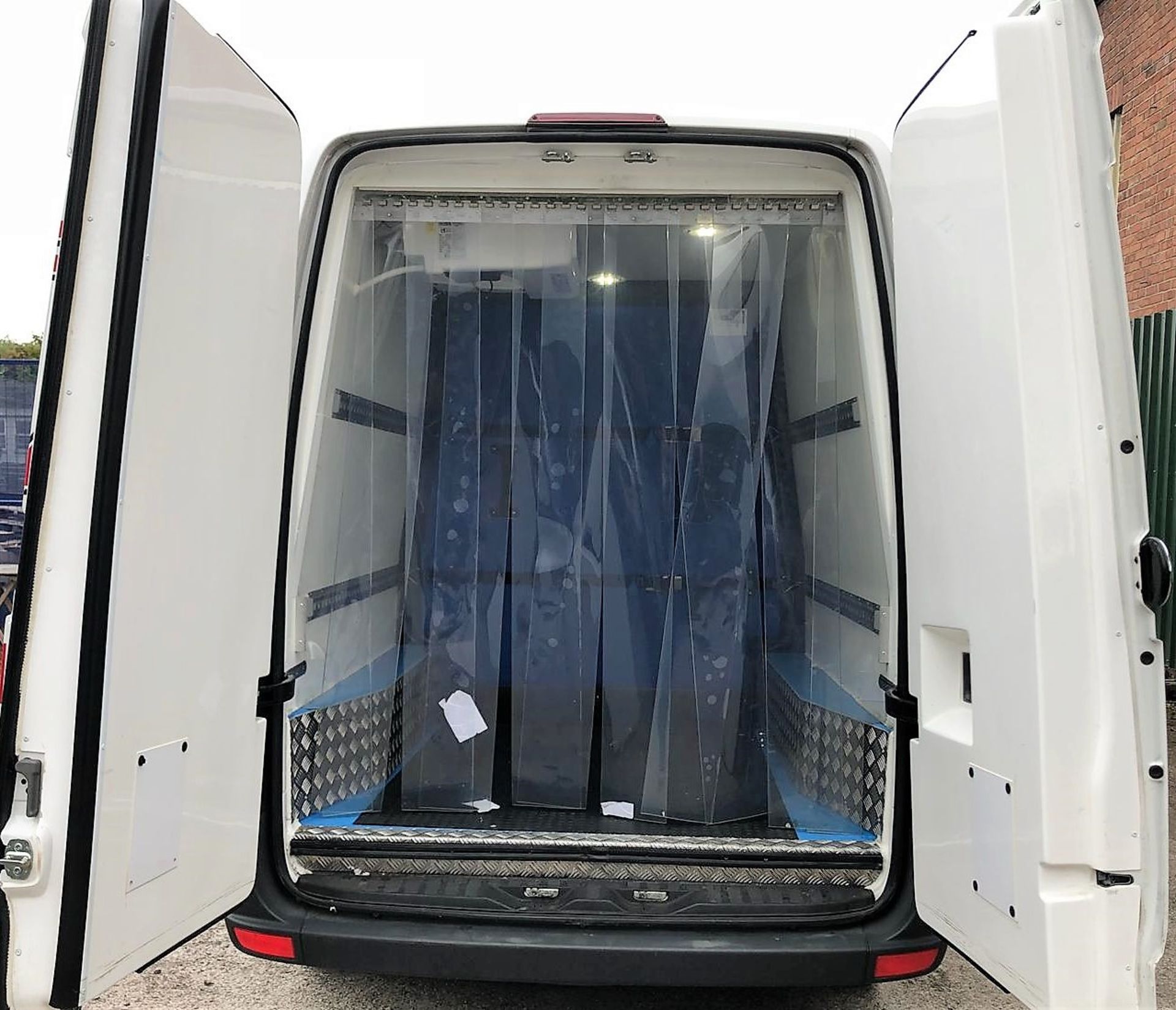 A Volkswagen Crafter CR35TDI MWB Refrigerated Pane - Image 8 of 11