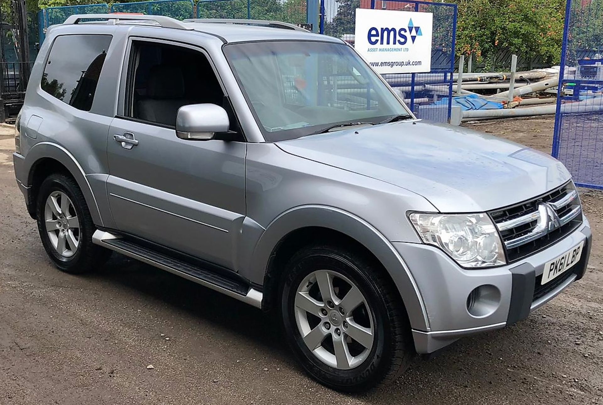 A Mitsubishi Shogun 4WORK DI-D SWB Auto 3 door, 2