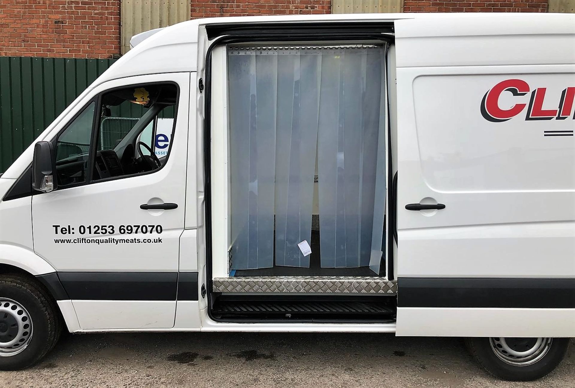 A Volkswagen Crafter CR35TDI MWB Refrigerated Pane - Image 9 of 11