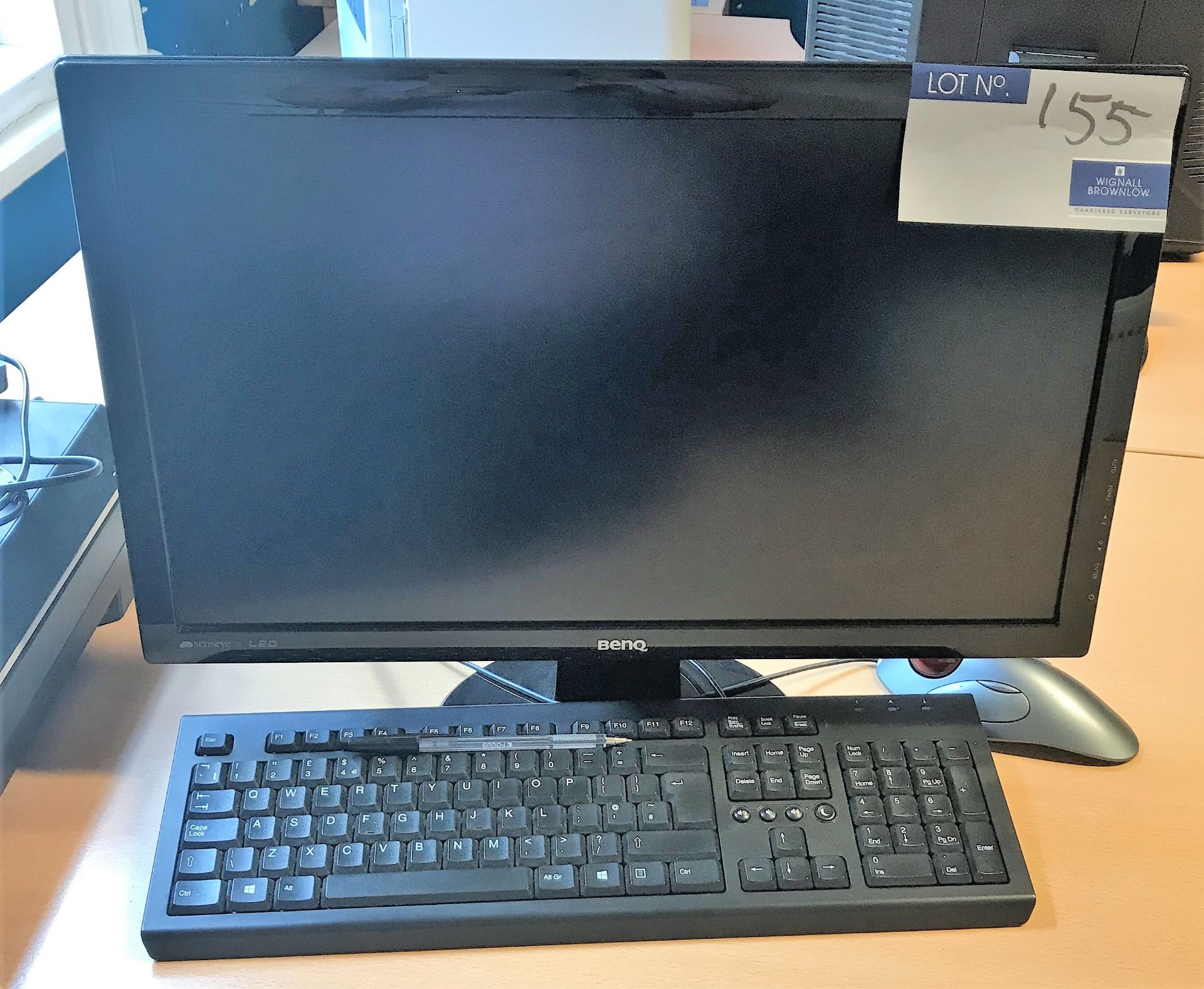 A HP ProDesk Personal Computer with 21in Monitor and Keyboard.