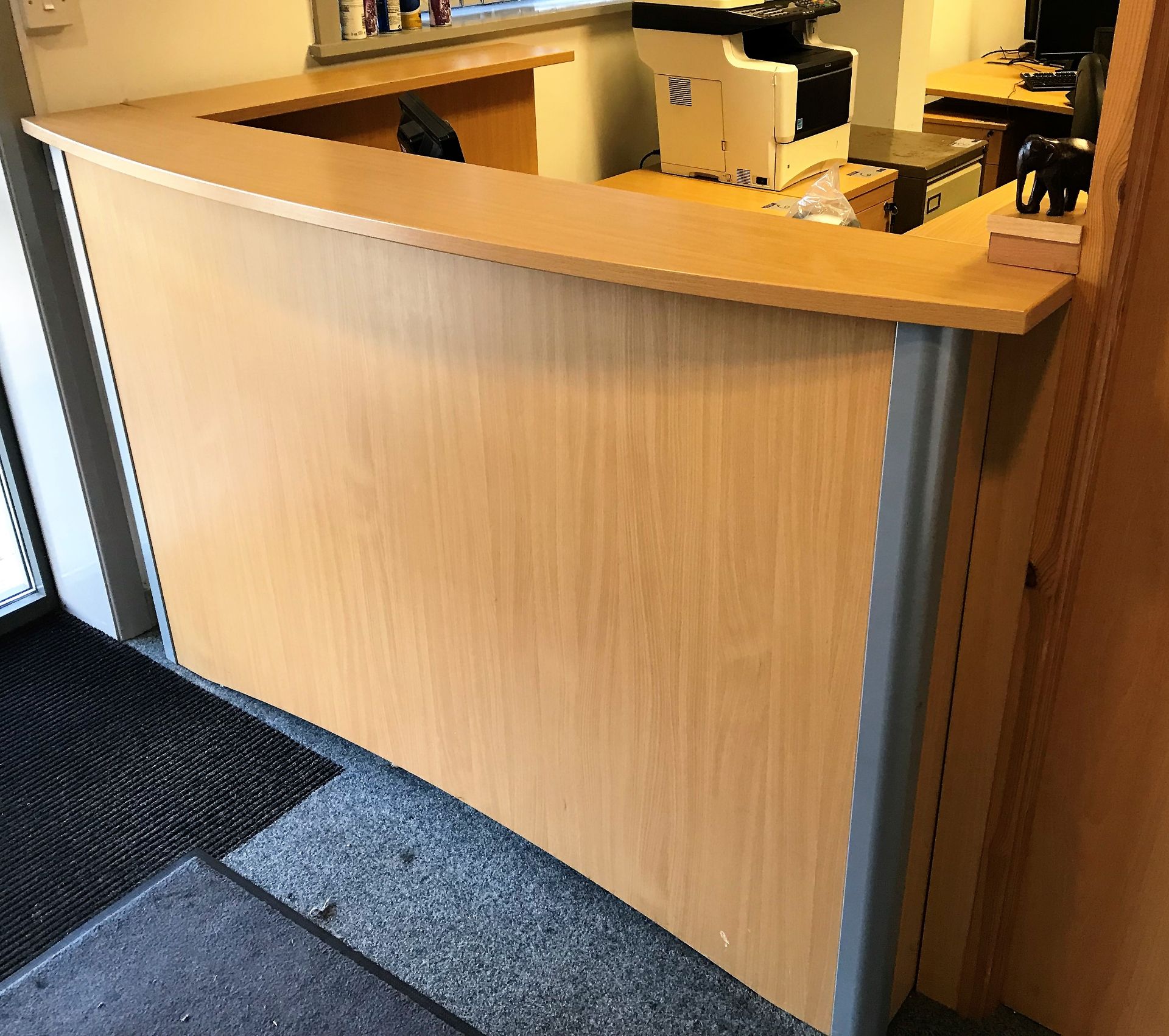 A Light Oak Veneer Reception Desk, 1800 x 1300/800 - Image 2 of 2