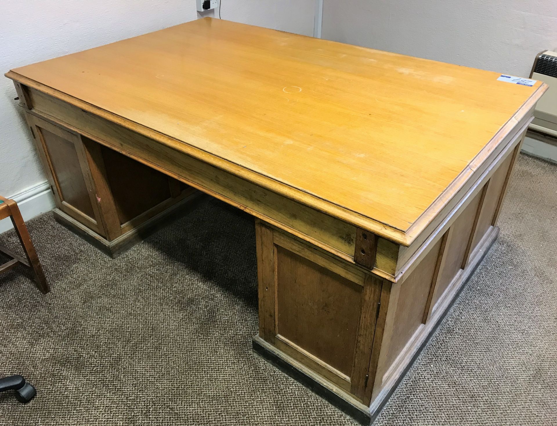 An Oak Veneer Partners Style Desk with 10 drawers, - Image 2 of 2