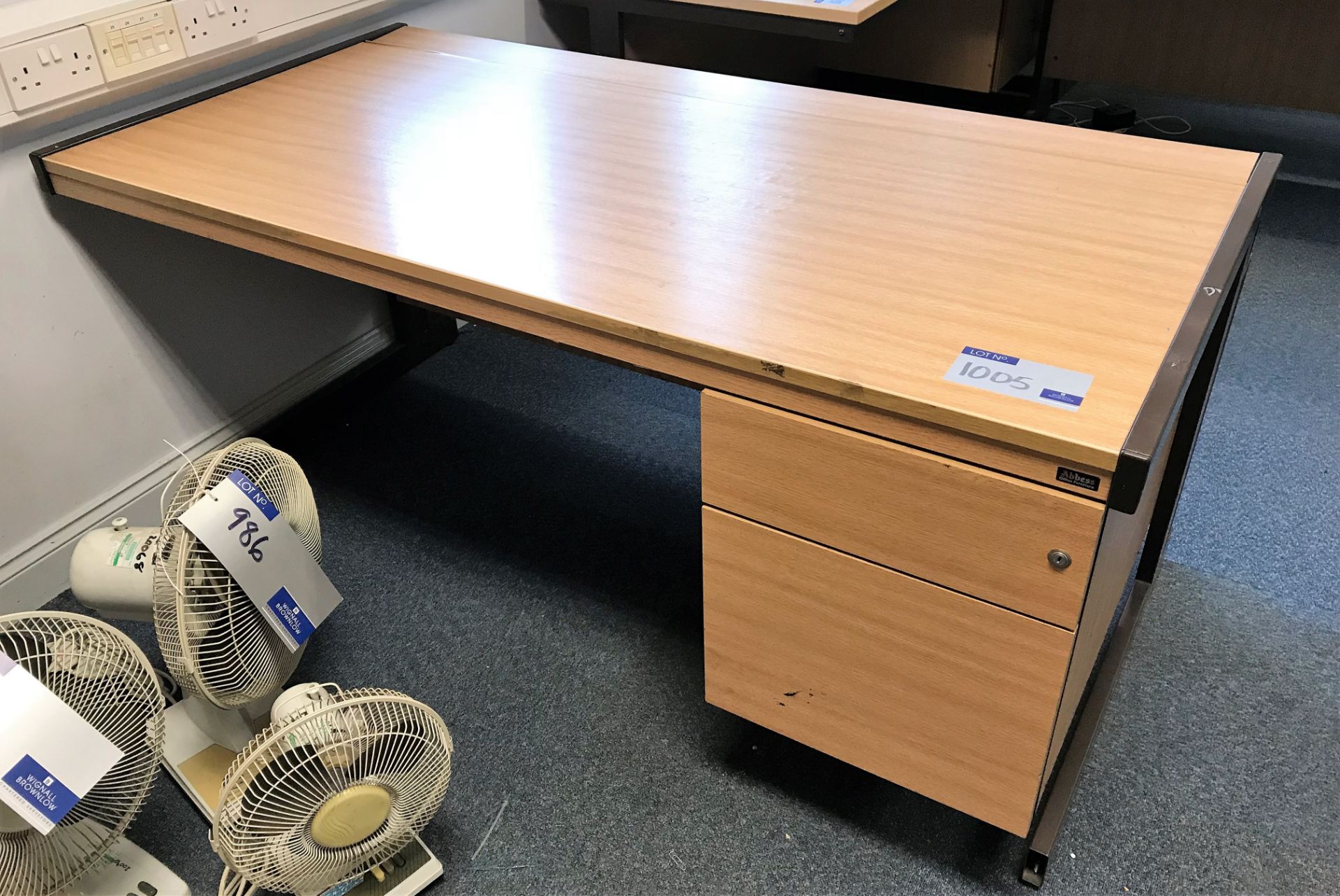 A Light Oak Veneer Single Pedestal Desk, 1600 x 800mm.