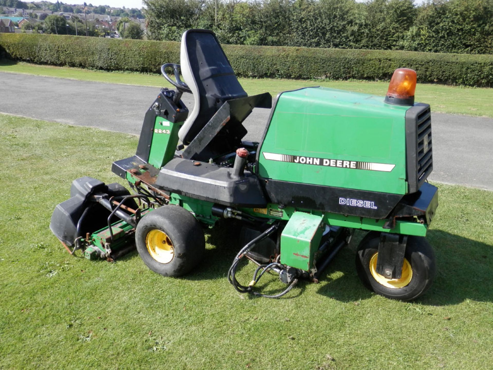 1996 John Deere 2243 Ride On Cylinder Mower - Image 3 of 8