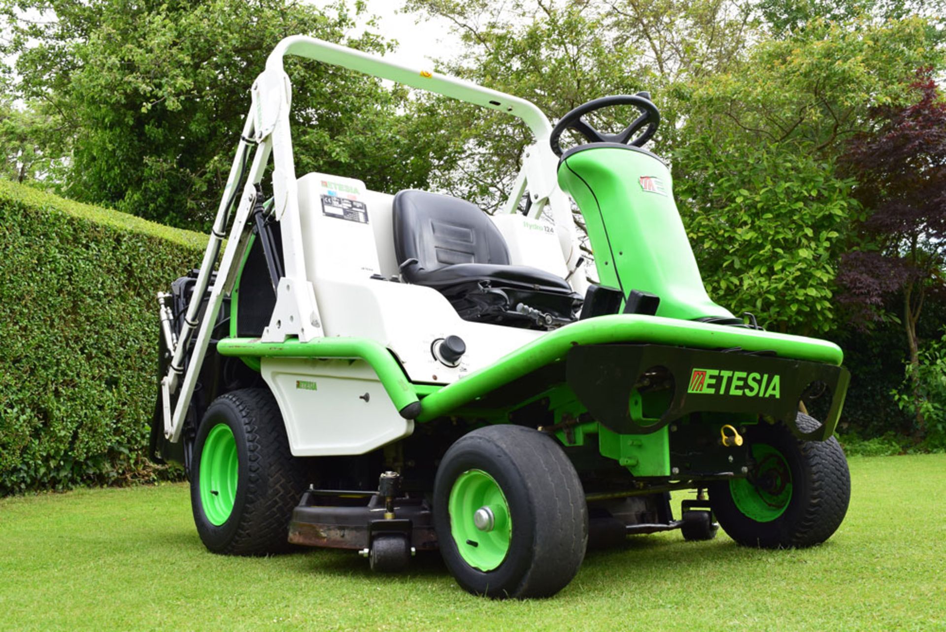 Etesia Hydro 124DS Ride On Rotary Mower