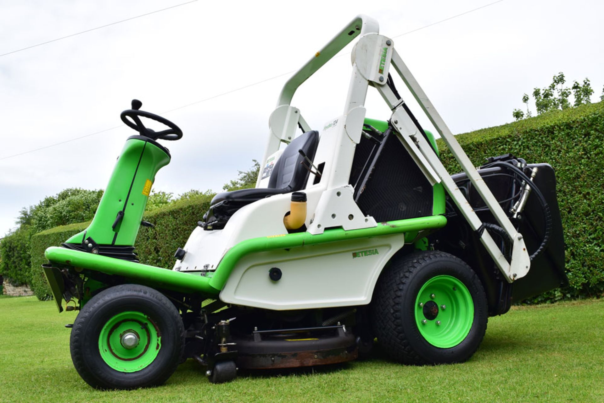 Etesia Hydro 124DS Ride On Rotary Mower - Image 8 of 15