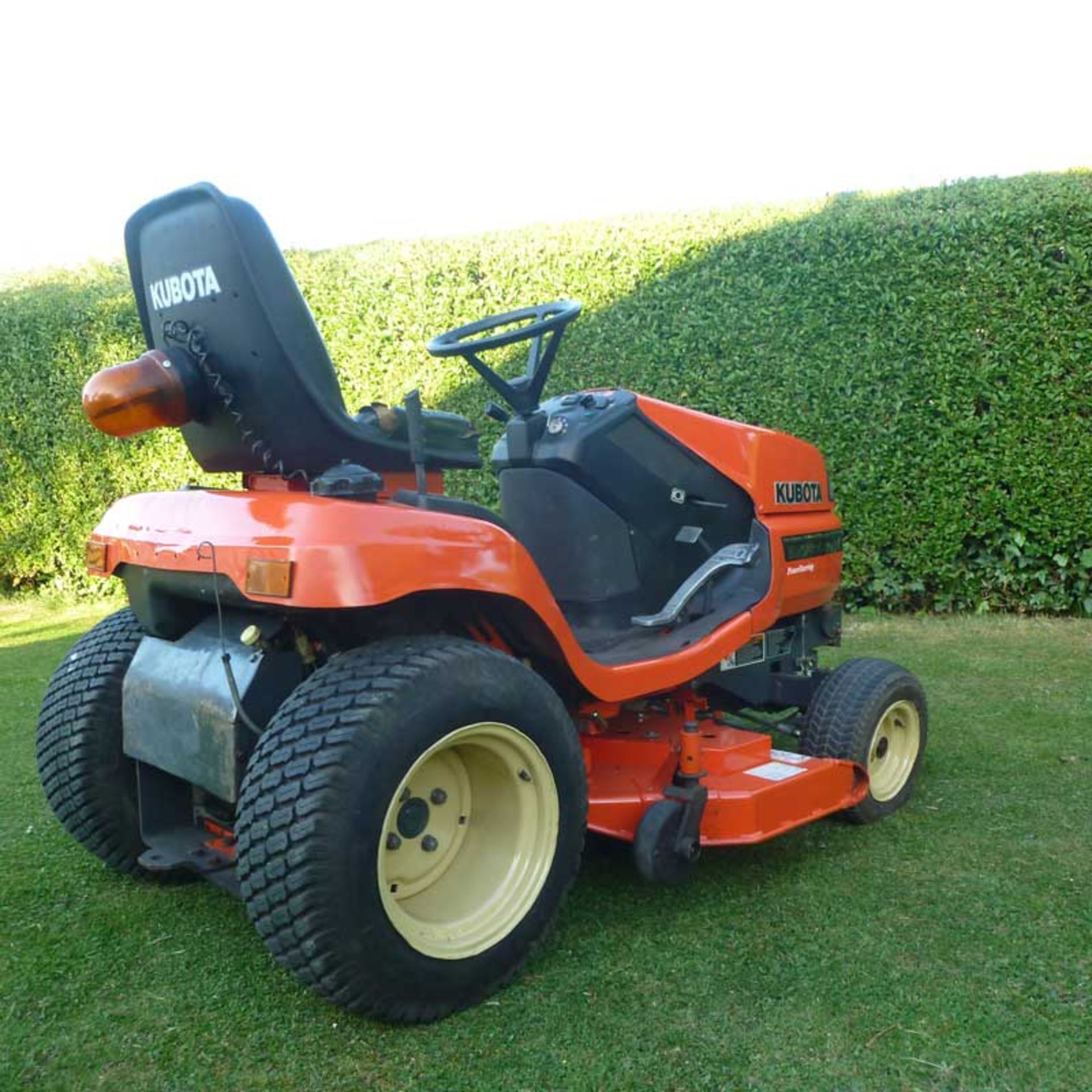 2003 Kubota G2160 Mid-Mount 40 Rotary Mower - Image 4 of 5