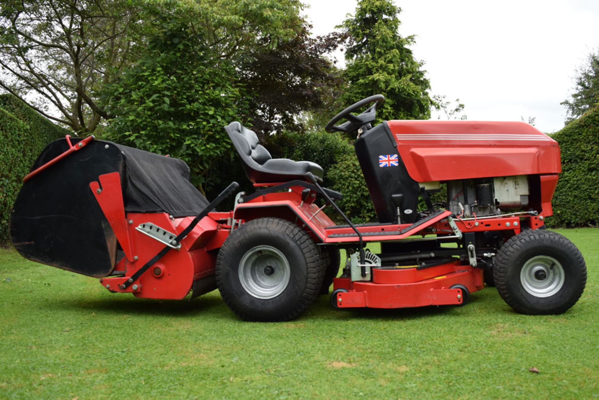 1999 Westwood S1300M 36"" Rear Discharge Garden Tractor With PGC - Image 2 of 8