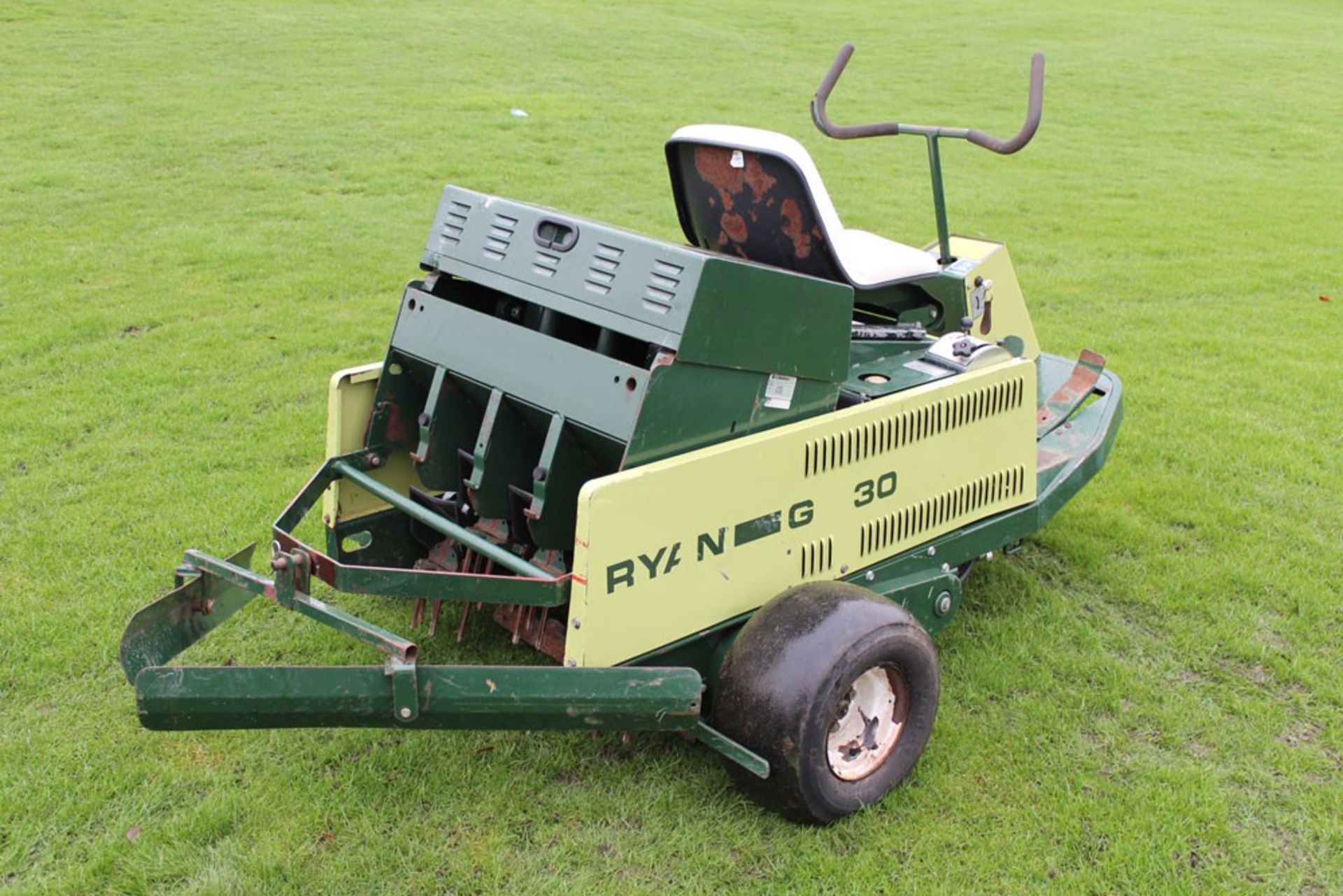 Ransomes Ryan GA30 18hp Ride On Aerator - Image 2 of 6