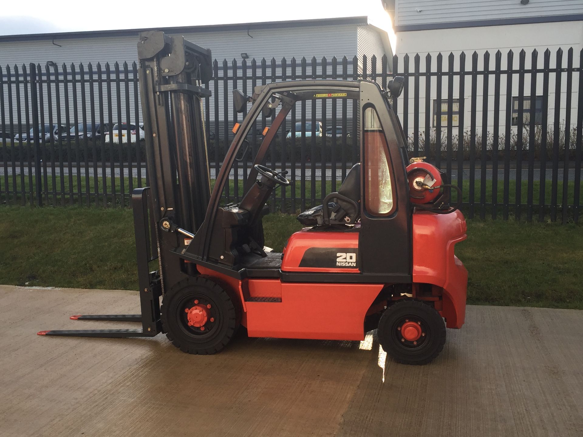 Nissan UD02A- 20PG Gas Powered Fork Lift Truck - NO VAT ON HAMMER