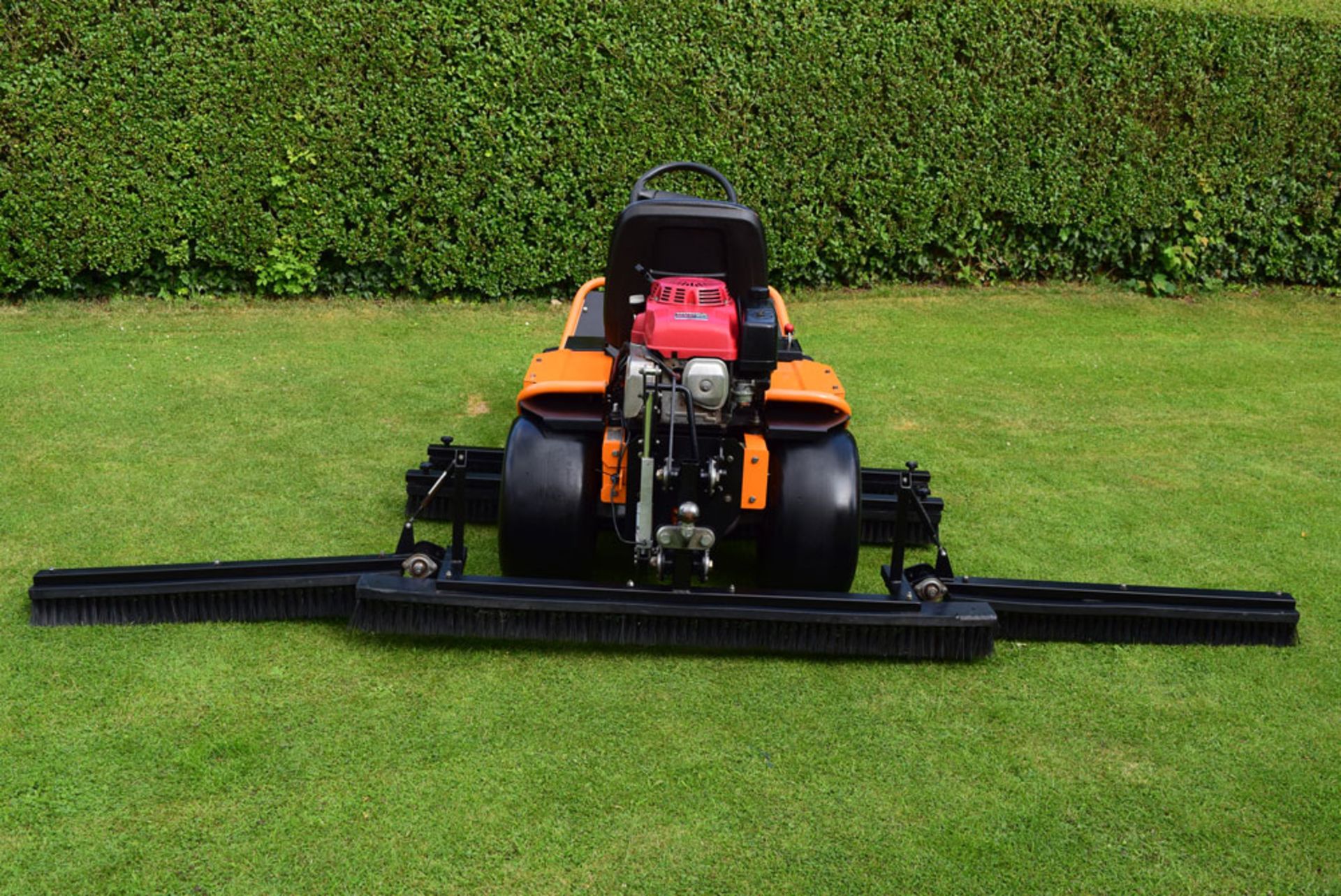 Sisis Brush Pro ride-on brushing system for synthetic grass - Image 12 of 16