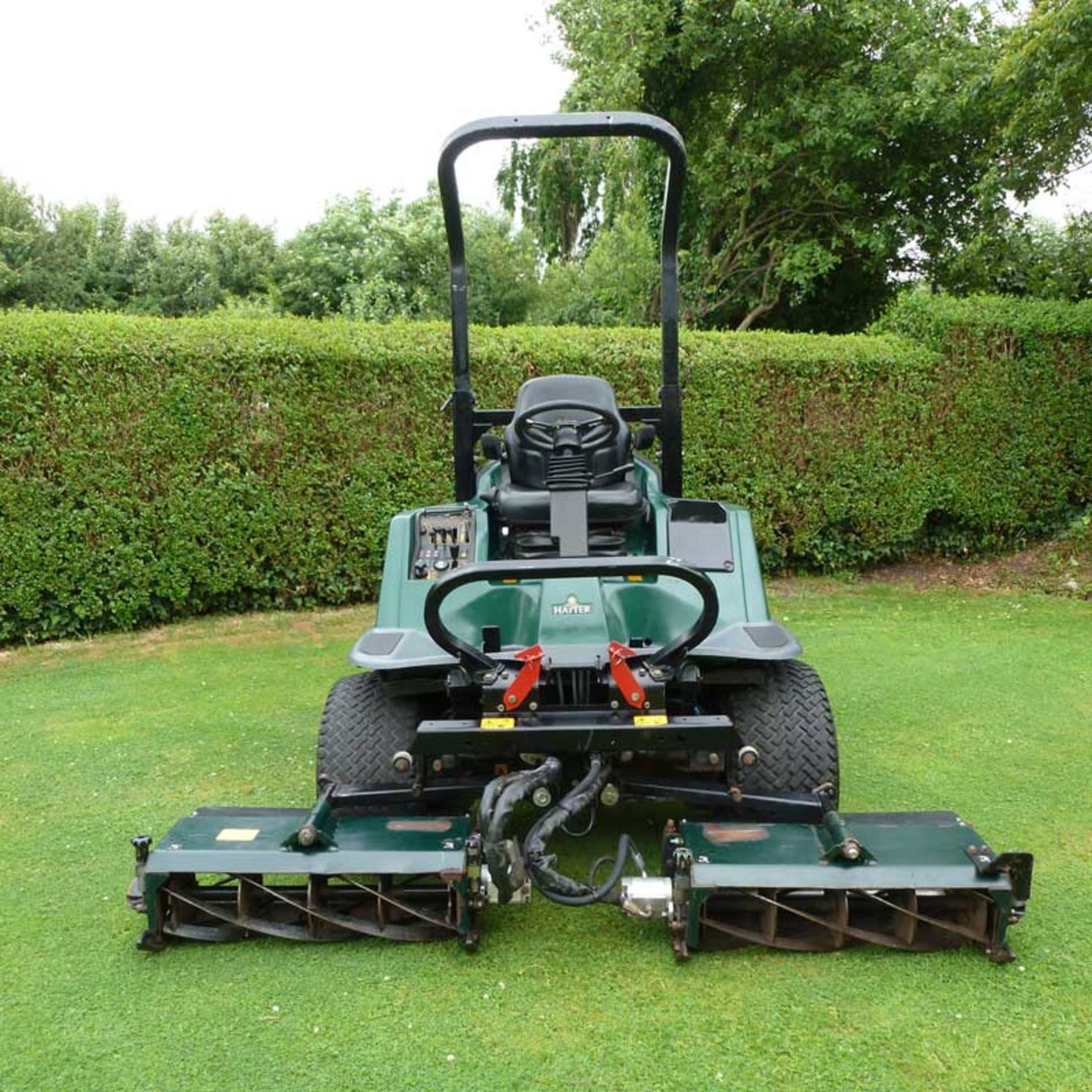 2006 Hayter LT324 Triple Cylinder Mower - Image 2 of 5