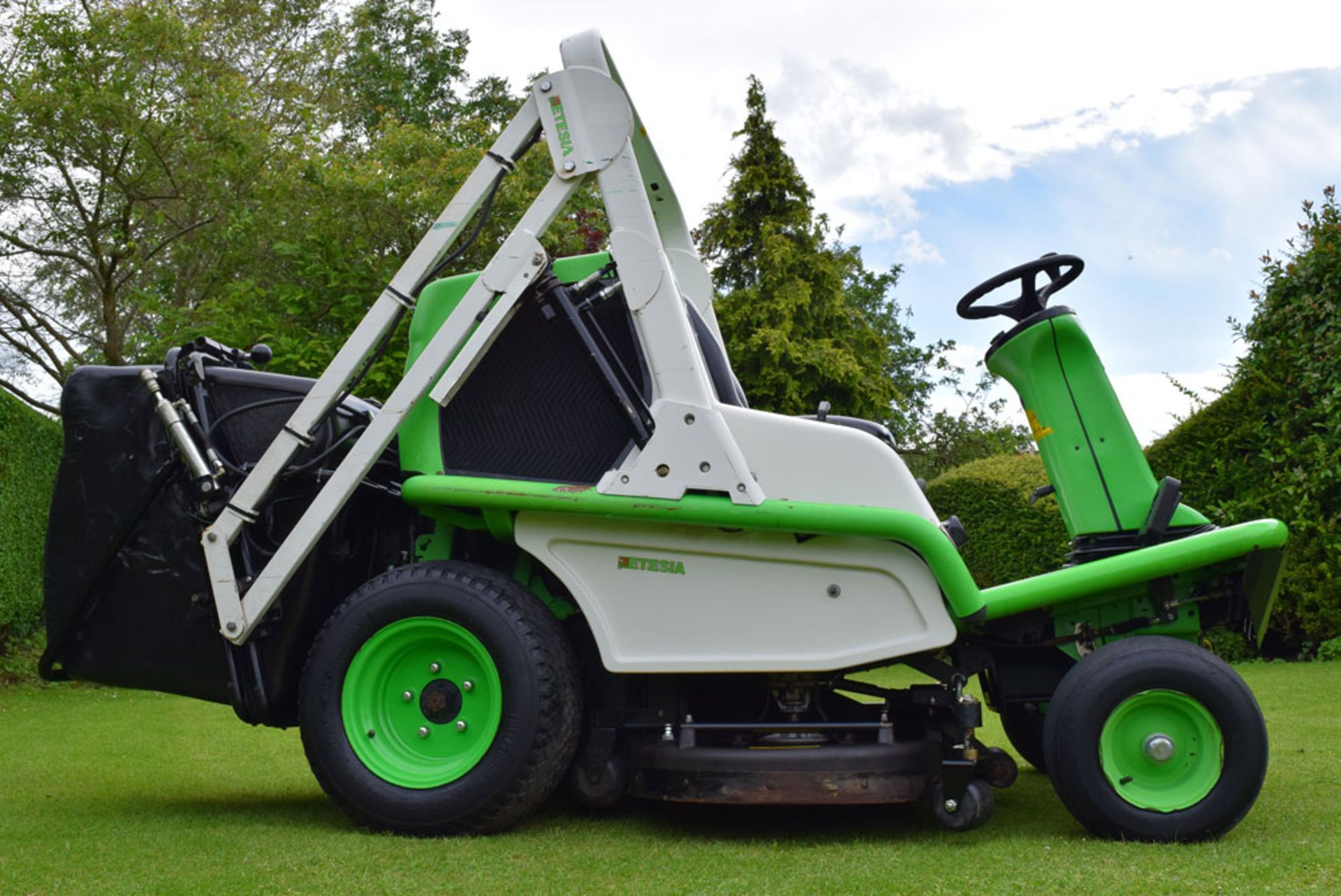 Etesia Hydro 124DS Ride On Rotary Mower - Image 2 of 15