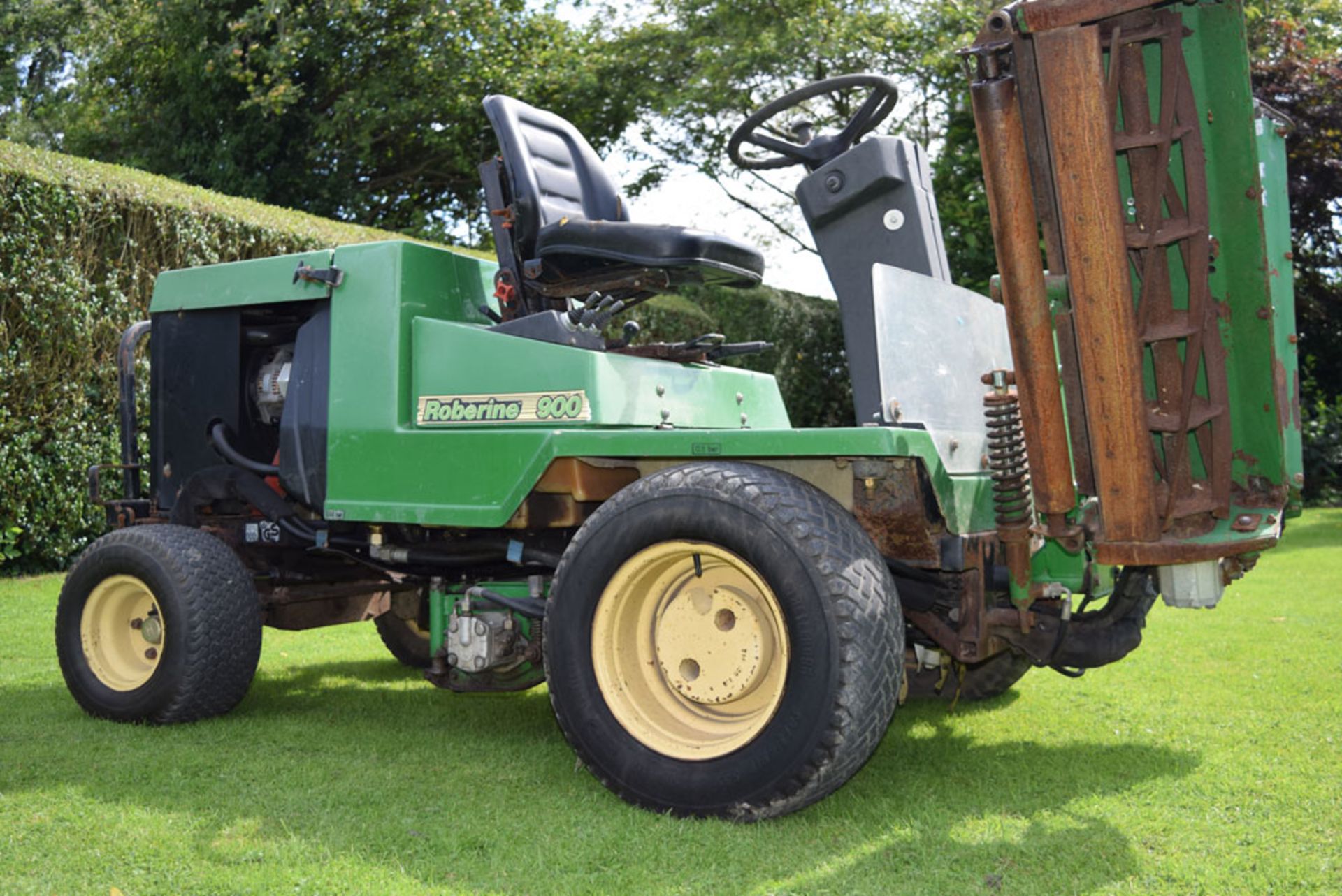 Roberine 900 Triple Cylinder Mower - Image 3 of 7