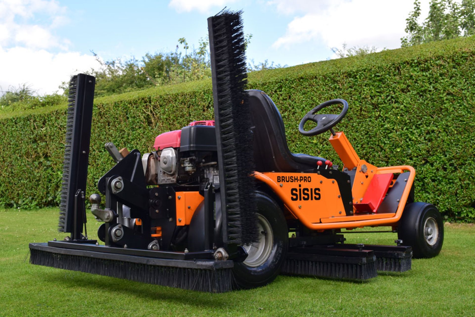 Sisis Brush Pro ride-on brushing system for synthetic grass - Image 2 of 16