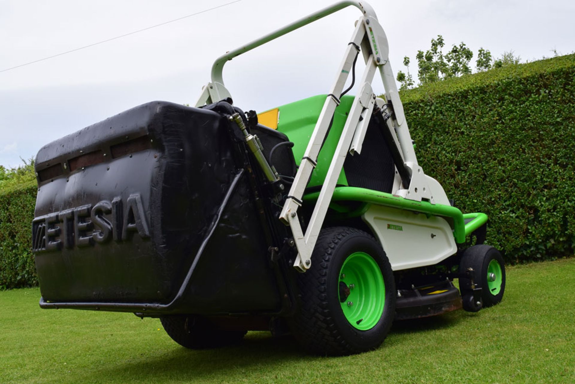 Etesia Hydro 124DS Ride On Rotary Mower - Image 10 of 15