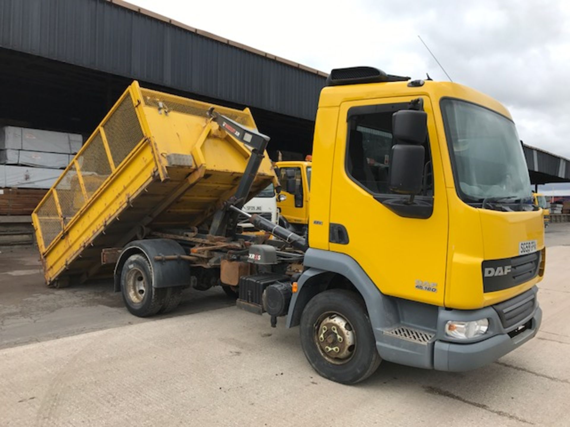 2009 (59) DAF LF 45-160 7.5 ton Hook Loader - Image 2 of 7