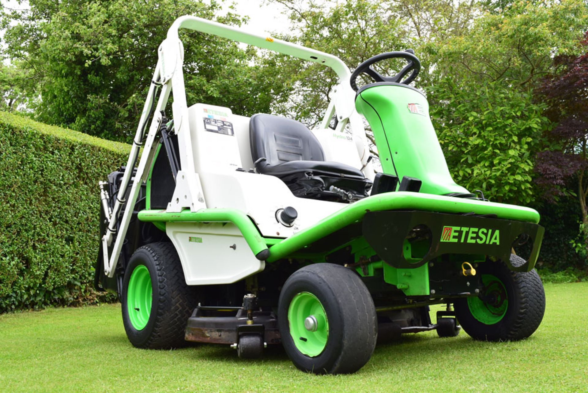 Etesia Hydro 124DS Ride On Rotary Mower - Image 13 of 15