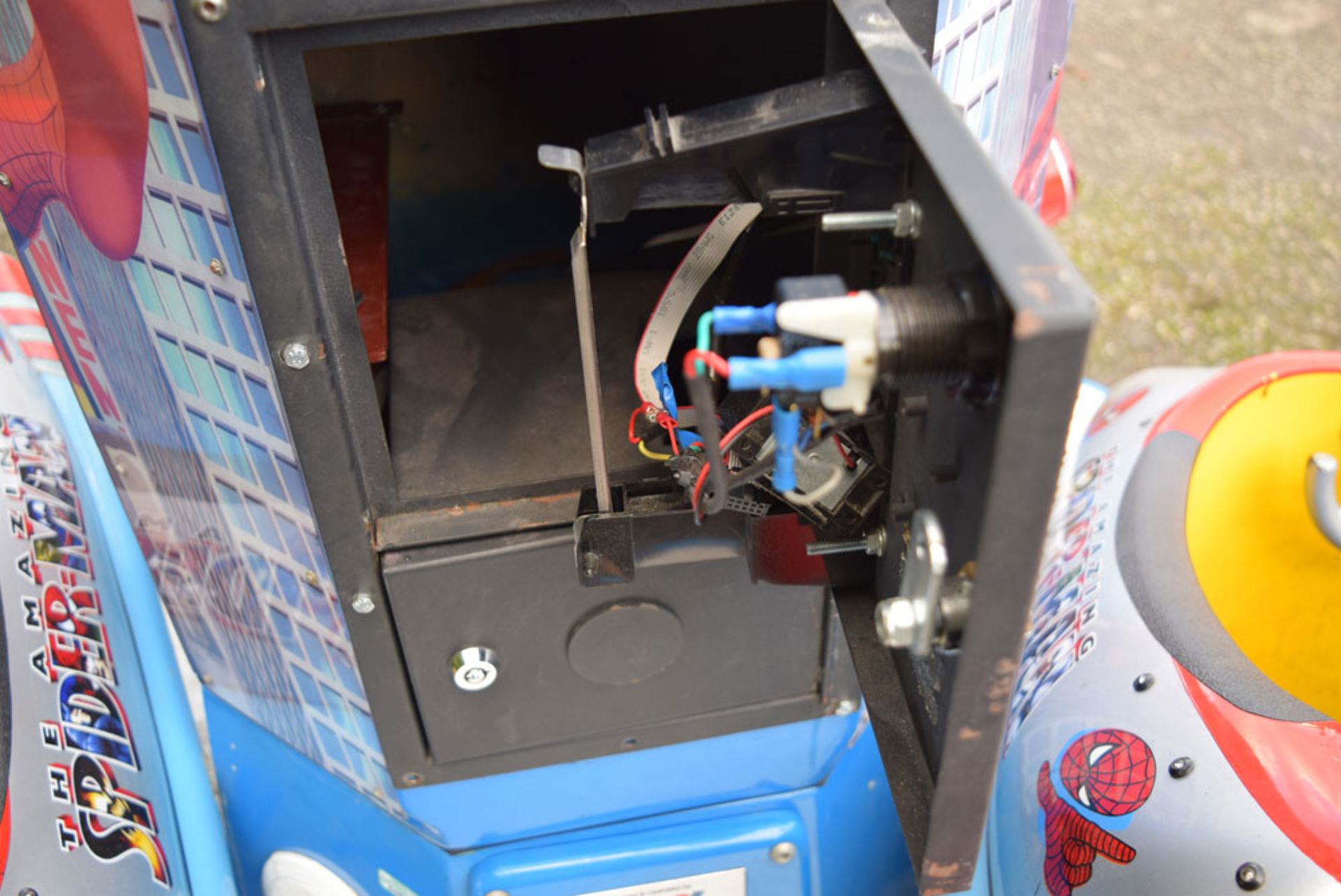 Amazing Spider Man Child's Coin Operated Ride On Arcade Machine. - Image 5 of 7