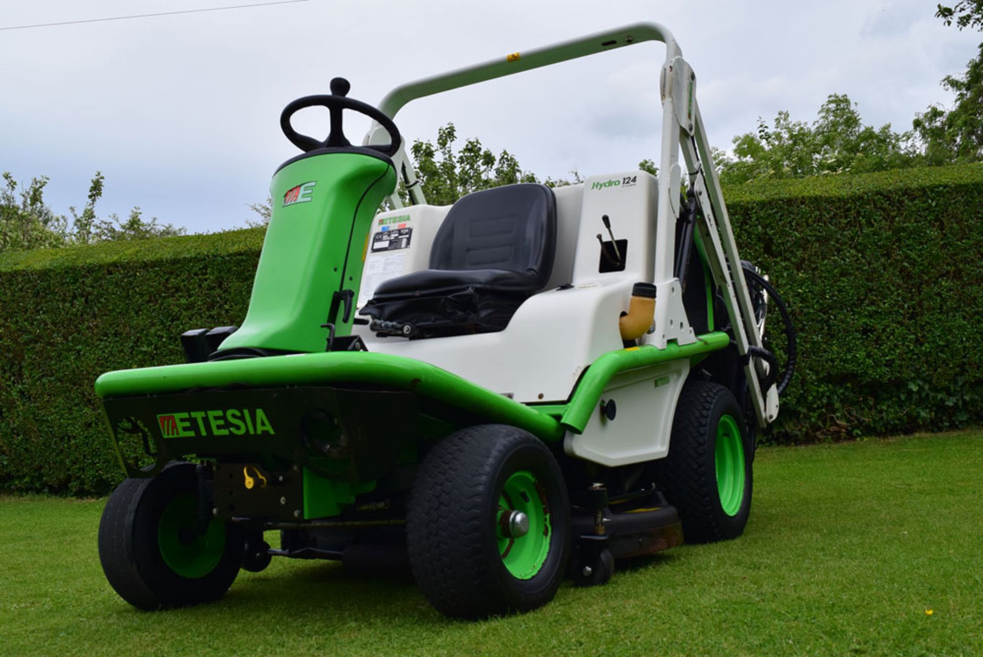 Etesia Hydro 124DS Ride On Rotary Mower - Image 5 of 15