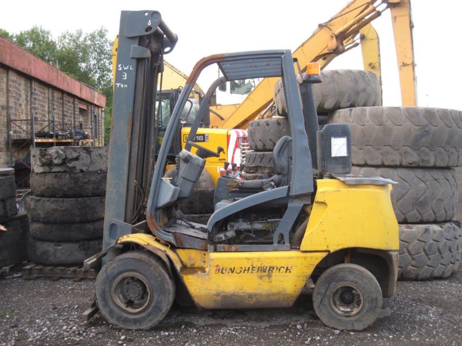 Jungheinrich Forklift 2002, Diesel, 3 tonne capacity, Perkins engine Starts, runs and drives but - Image 2 of 3