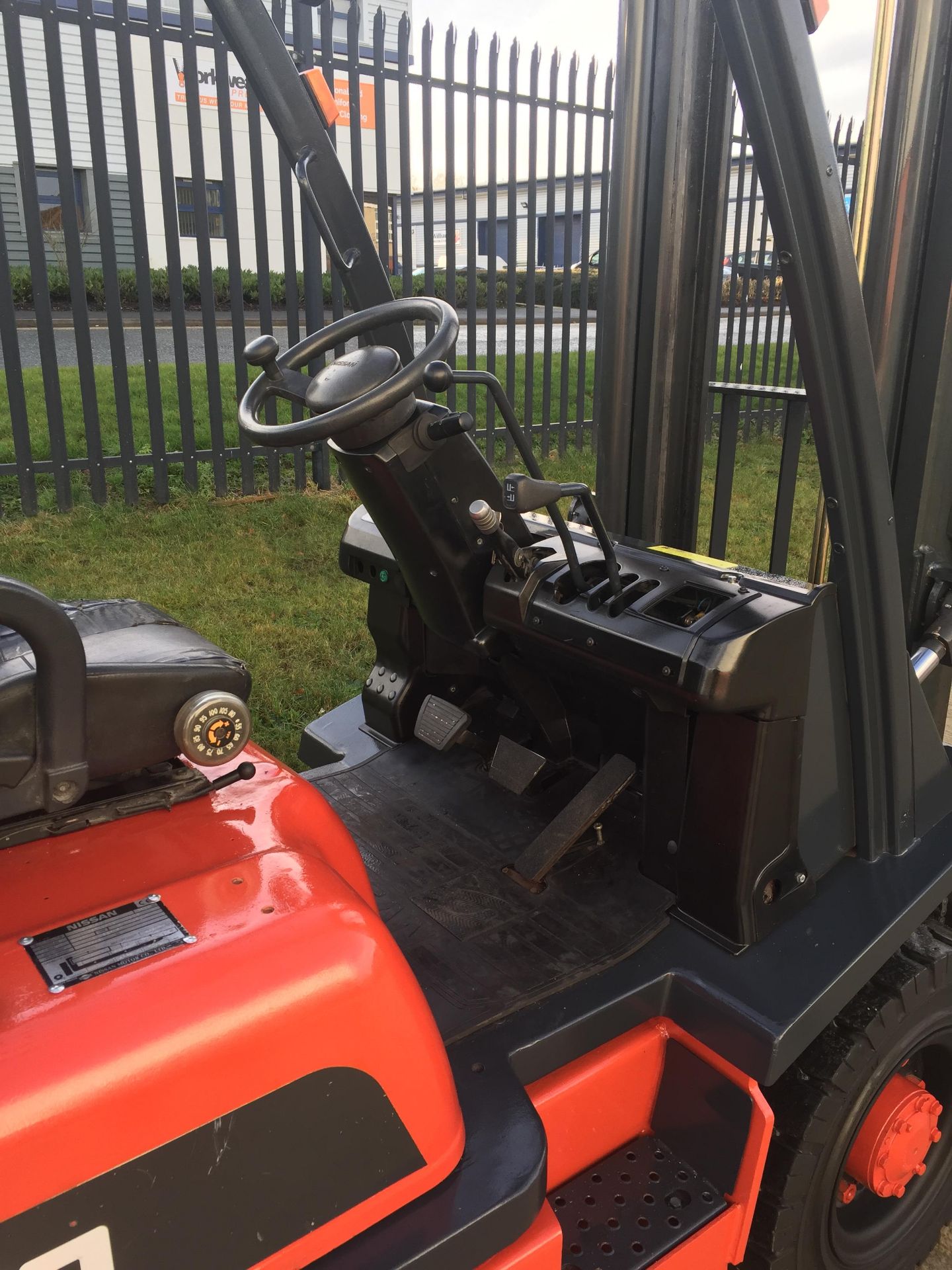 Nissan UD02A- 20PG Gas Powered Fork Lift Truck - NO VAT ON HAMMER - Image 4 of 14
