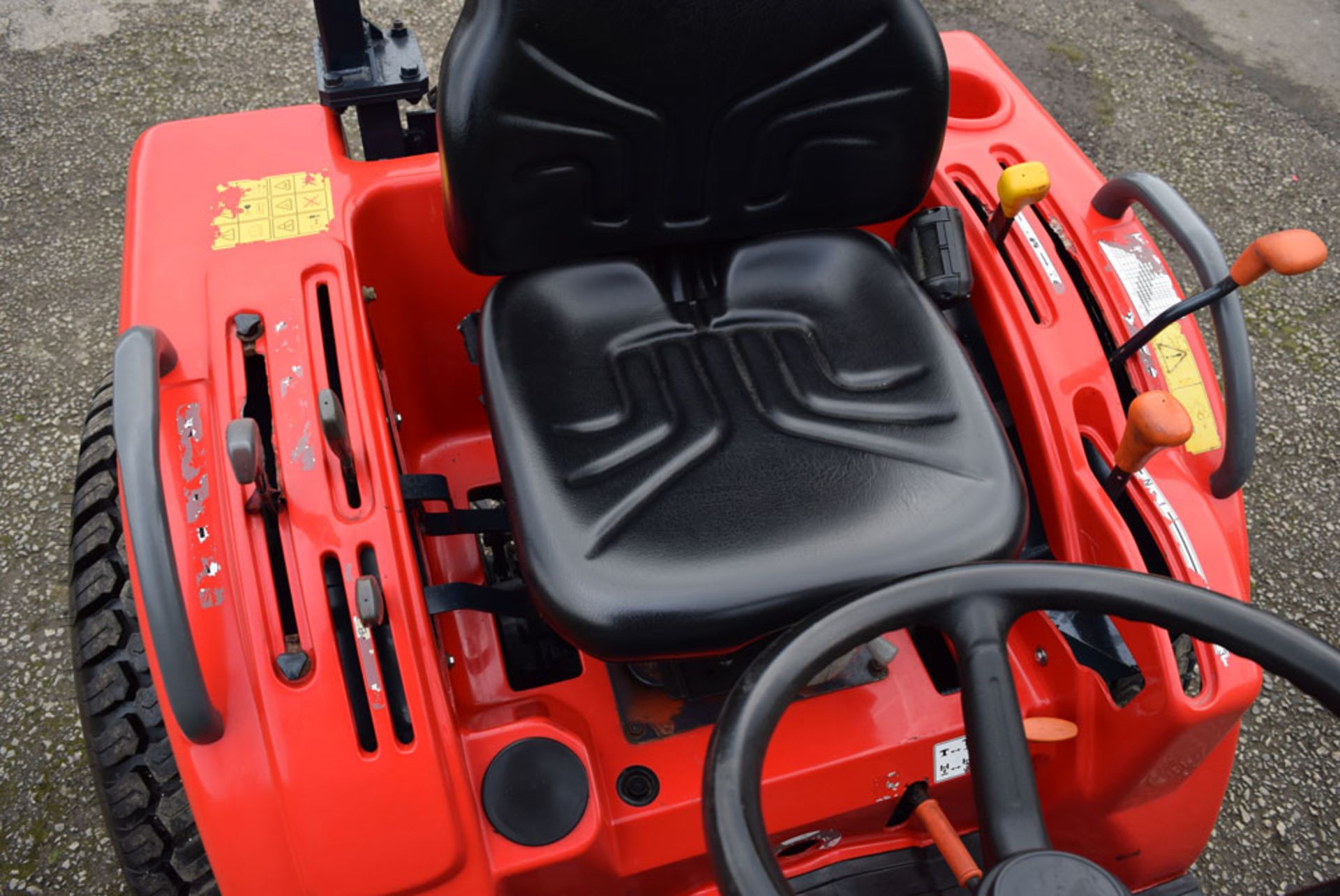 Massey Ferguson 1532 Compact Tractor - Image 12 of 13